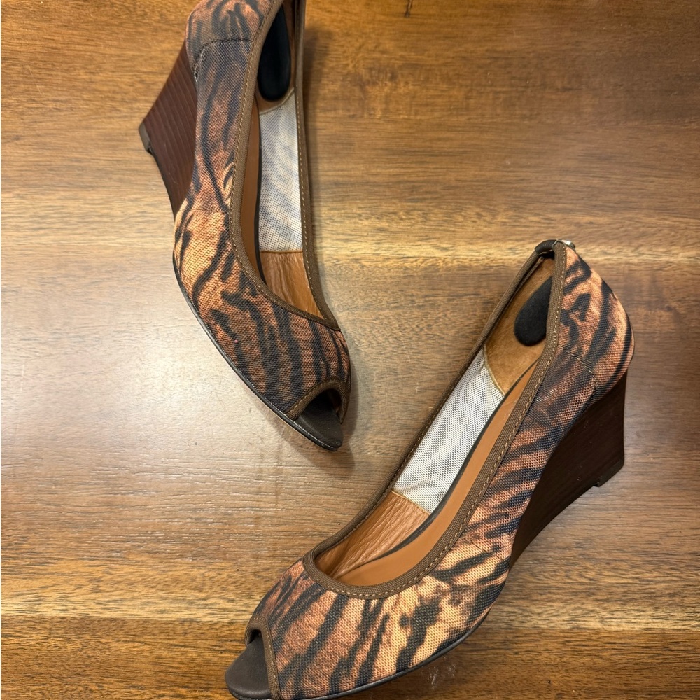 Donald J. Pliner Tiger Print Peep-Toe Wedges Molly Mesh Size 7